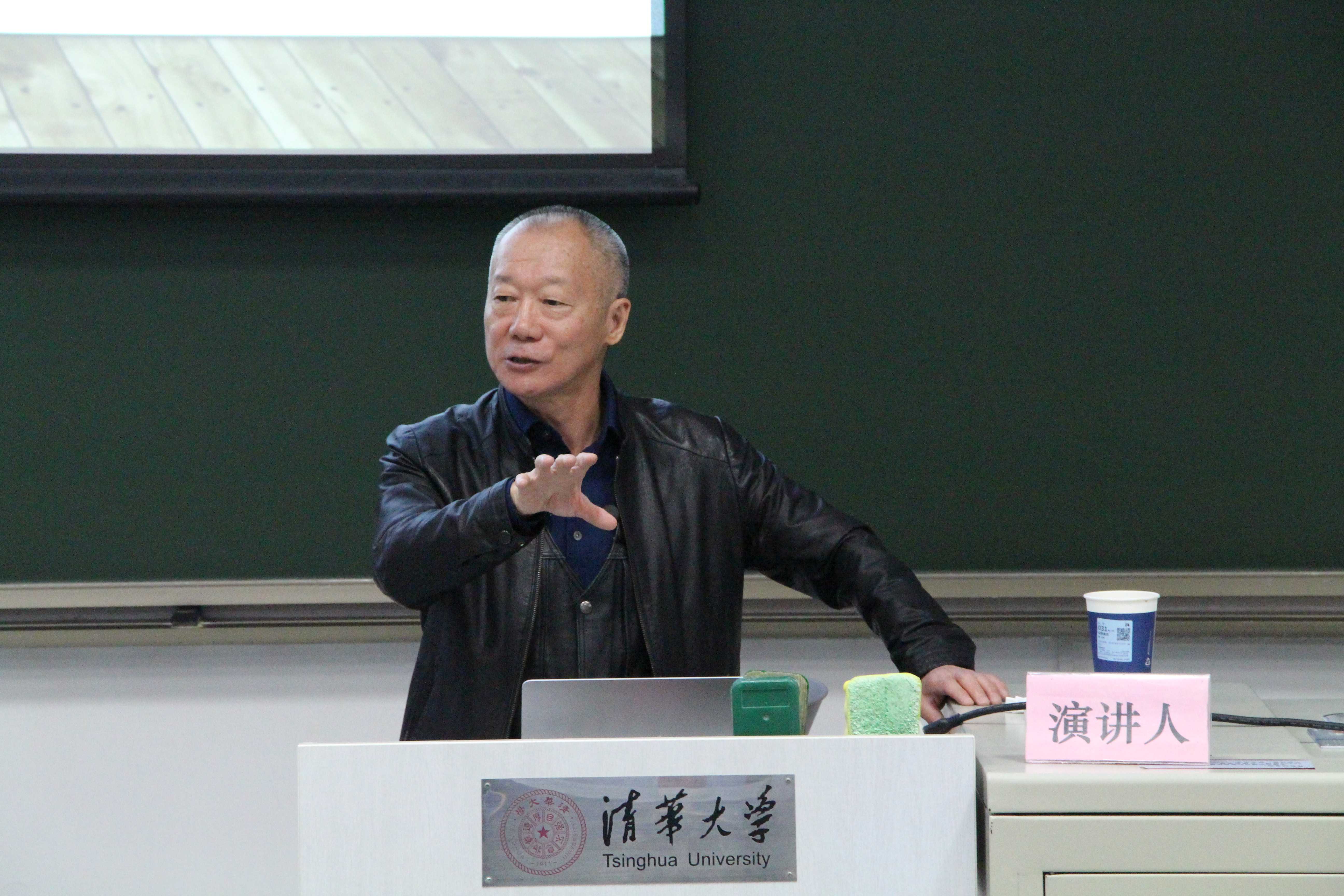 20260409-肖鹰做客新人文讲座 解读陶渊明《饮酒》组诗中的美学意境和生命旨趣-郑怡宁-主讲人肖鹰.jpg